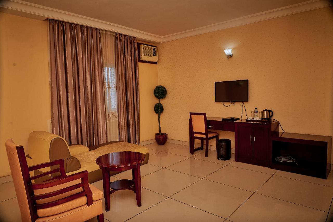 Barcelona Hotels, Abuja Mobushipe Exteriér fotografie