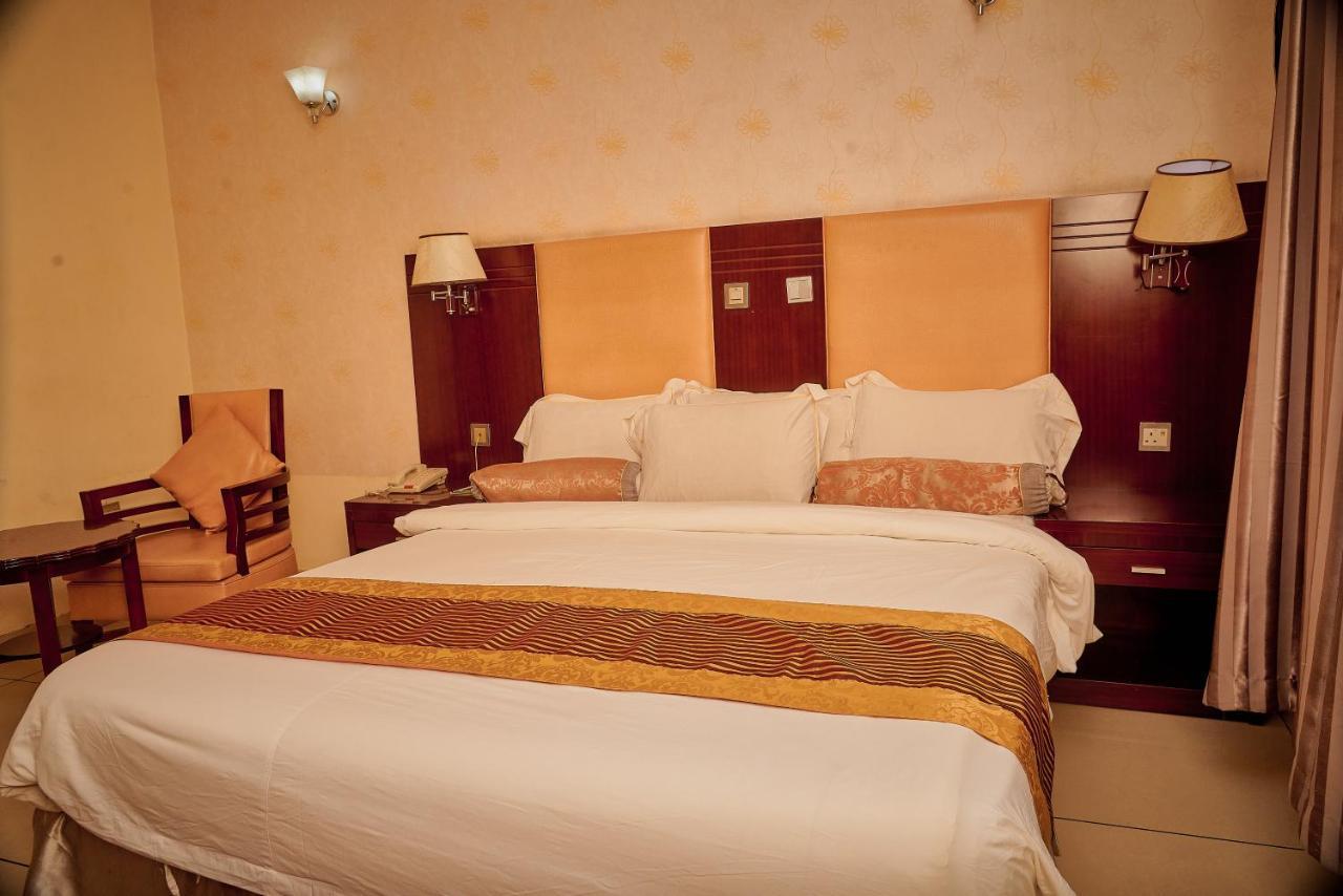 Barcelona Hotels, Abuja Mobushipe Exteriér fotografie