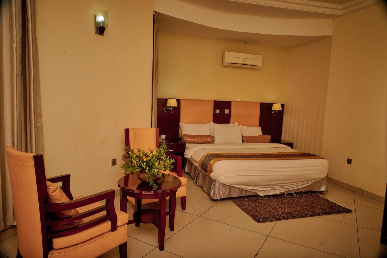 Barcelona Hotels, Abuja Mobushipe Exteriér fotografie