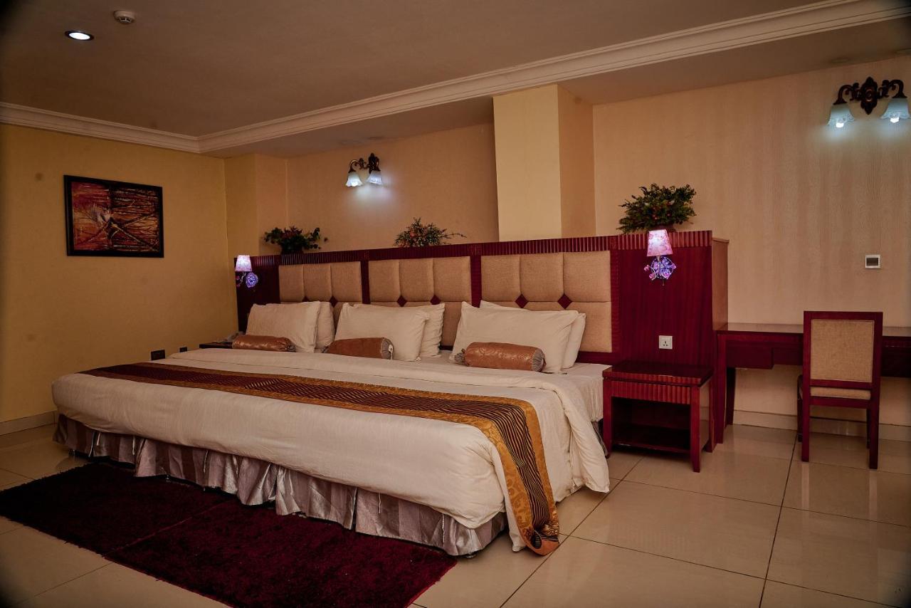 Barcelona Hotels, Abuja Mobushipe Exteriér fotografie