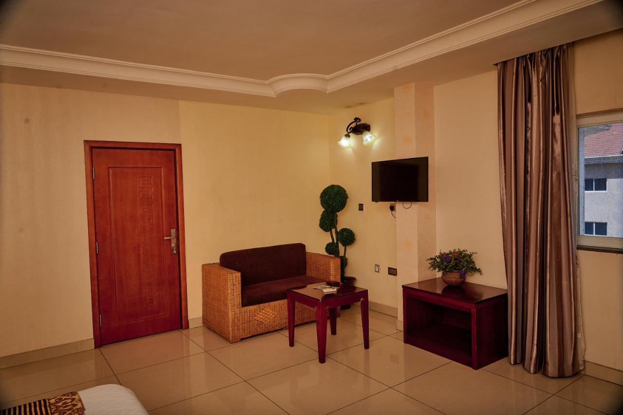 Barcelona Hotels, Abuja Mobushipe Exteriér fotografie