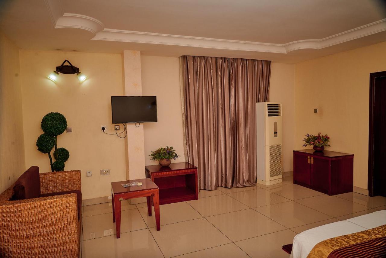 Barcelona Hotels, Abuja Mobushipe Exteriér fotografie