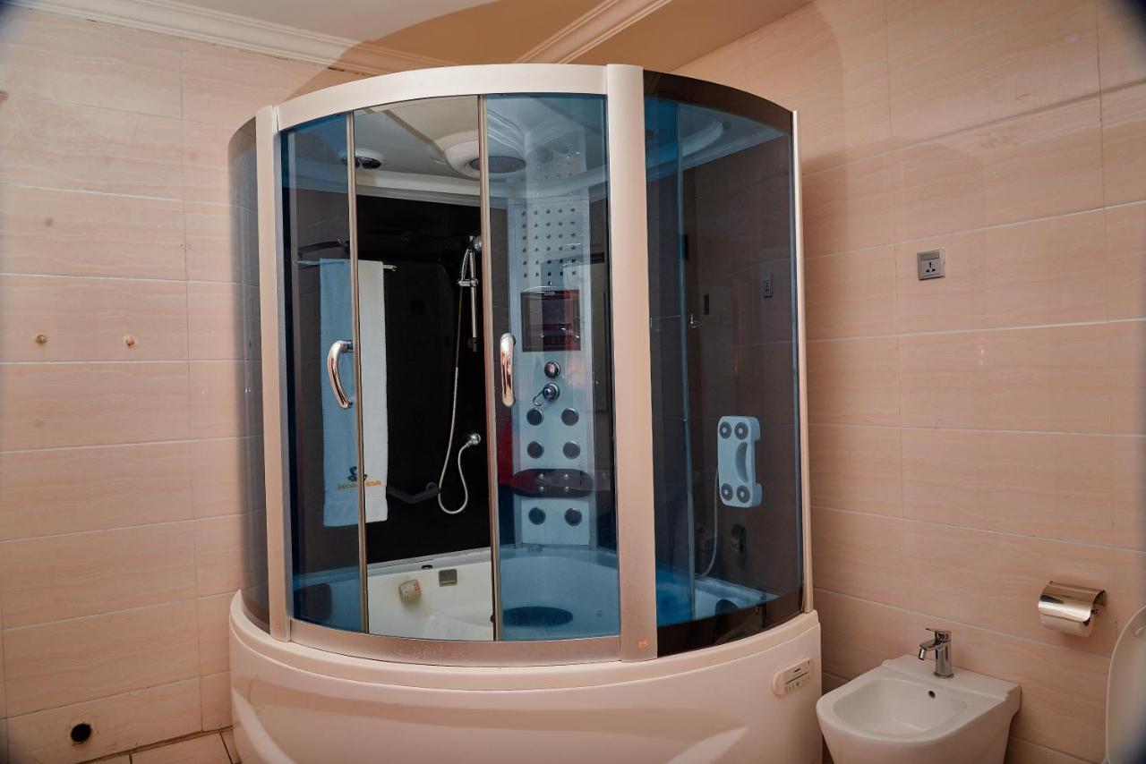Barcelona Hotels, Abuja Mobushipe Exteriér fotografie