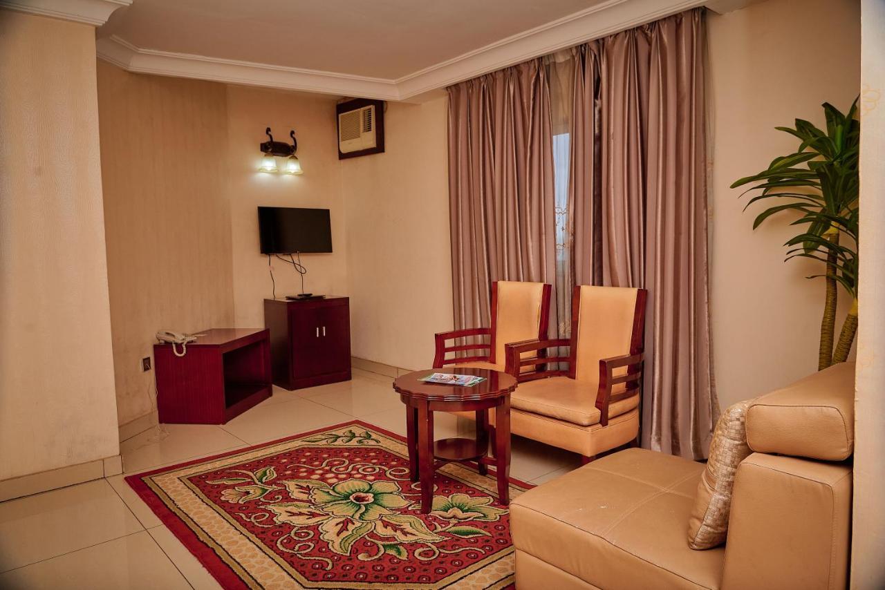 Barcelona Hotels, Abuja Mobushipe Exteriér fotografie