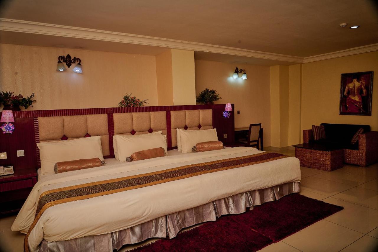 Barcelona Hotels, Abuja Mobushipe Exteriér fotografie