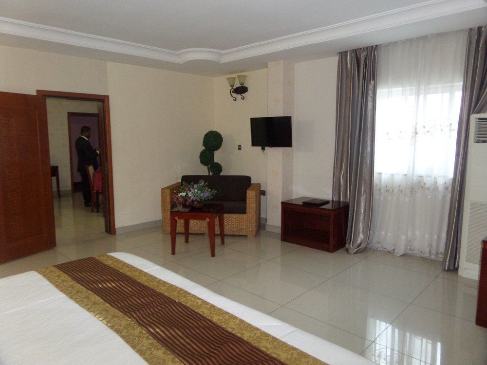 Barcelona Hotels, Abuja Mobushipe Exteriér fotografie
