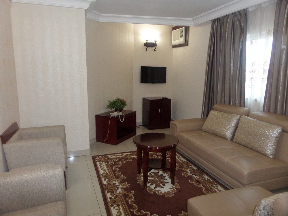 Barcelona Hotels, Abuja Mobushipe Exteriér fotografie