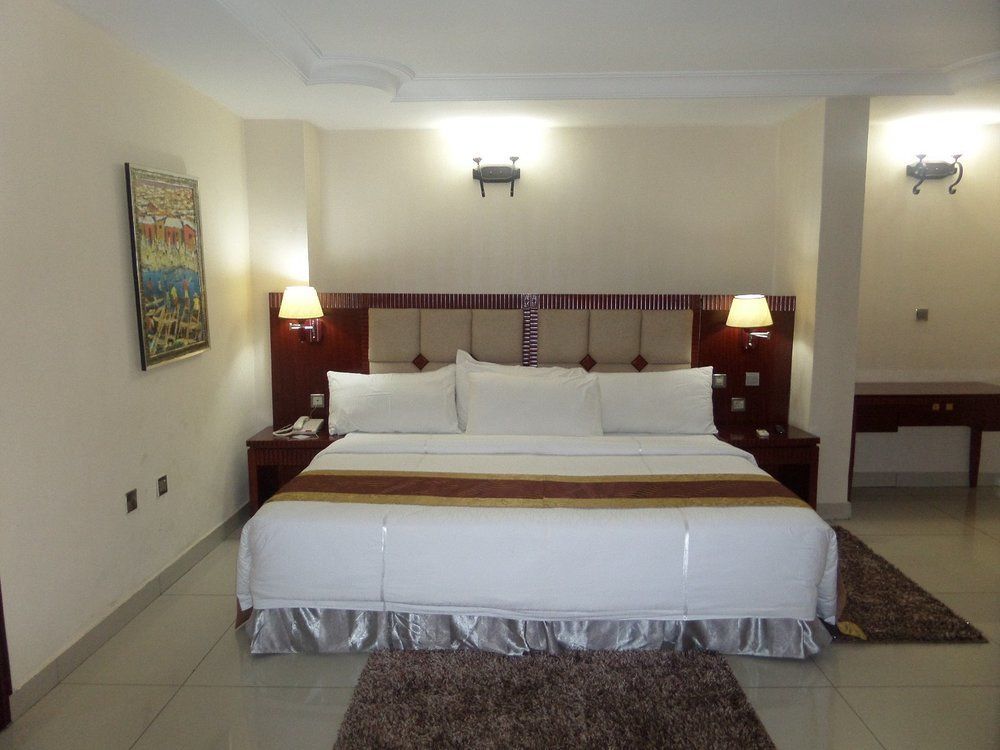 Barcelona Hotels, Abuja Mobushipe Exteriér fotografie