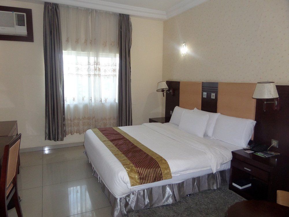 Barcelona Hotels, Abuja Mobushipe Exteriér fotografie