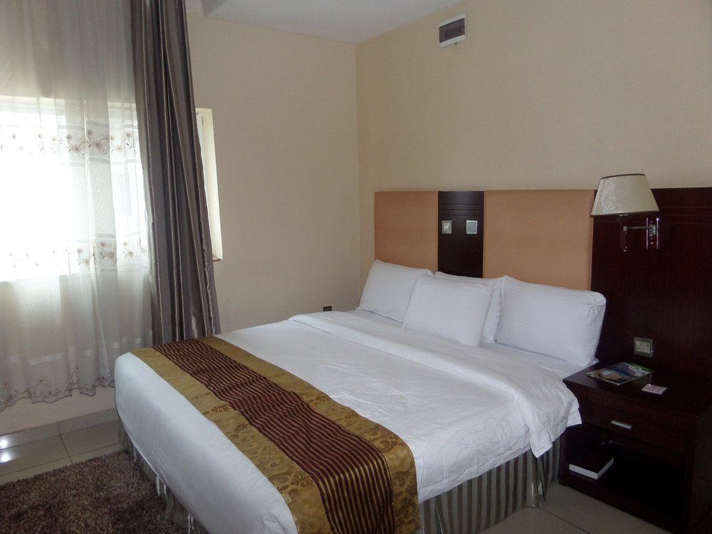 Barcelona Hotels, Abuja Mobushipe Exteriér fotografie