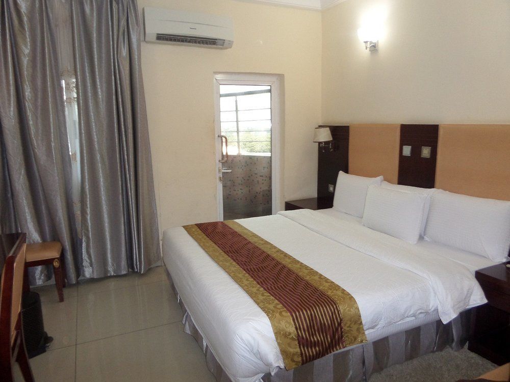 Barcelona Hotels, Abuja Mobushipe Exteriér fotografie