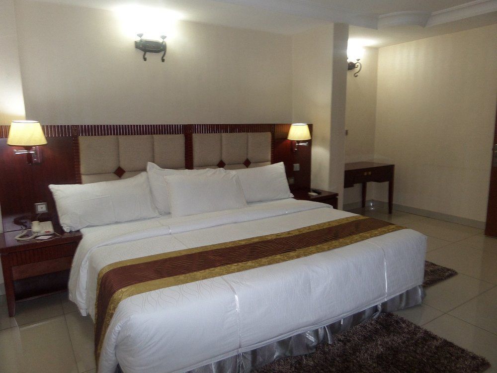 Barcelona Hotels, Abuja Mobushipe Exteriér fotografie