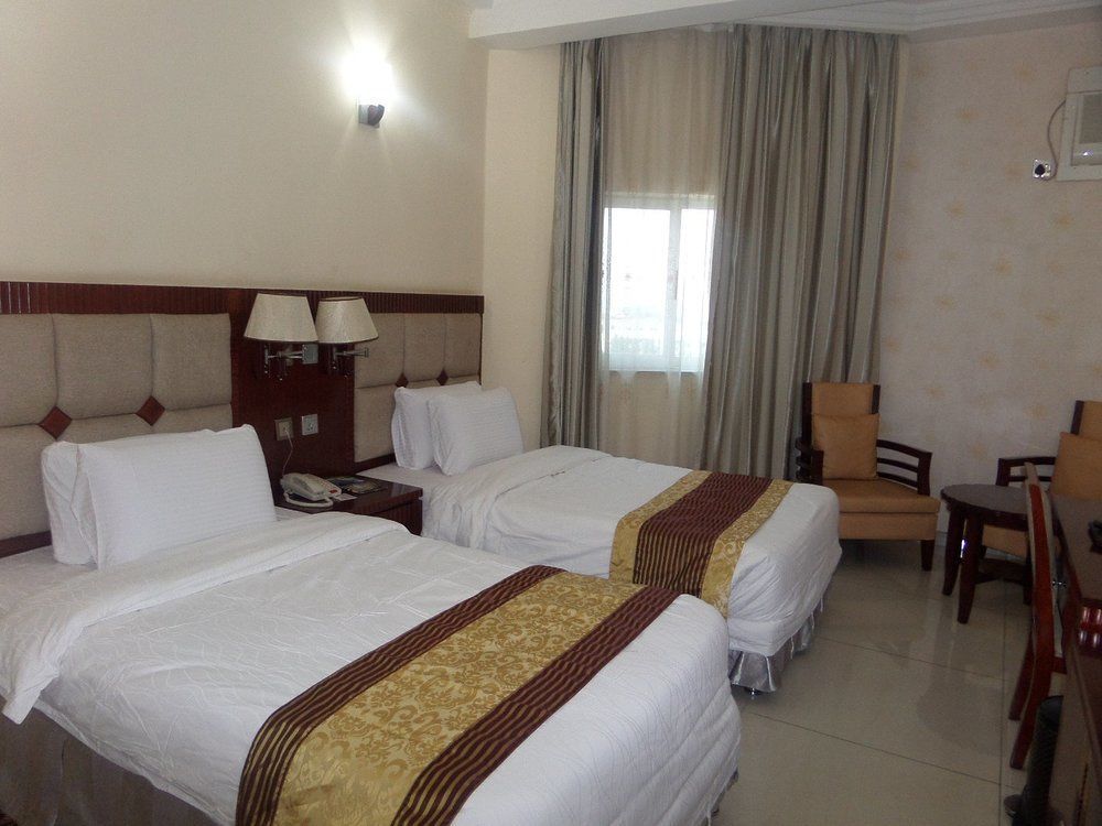 Barcelona Hotels, Abuja Mobushipe Exteriér fotografie
