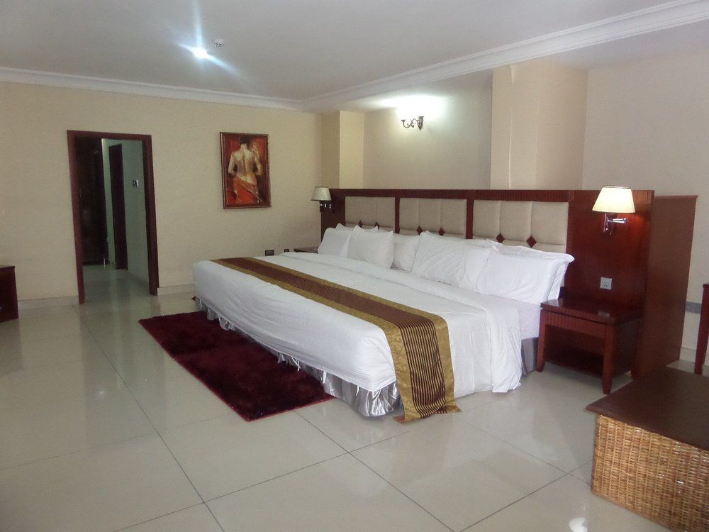Barcelona Hotels, Abuja Mobushipe Exteriér fotografie