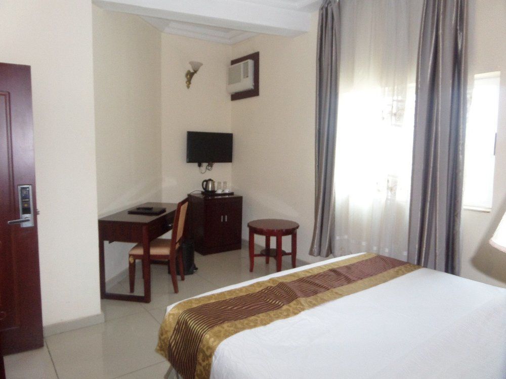 Barcelona Hotels, Abuja Mobushipe Exteriér fotografie